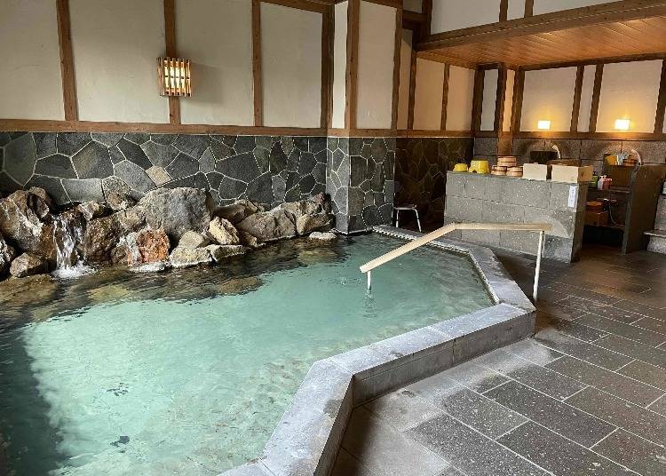▲岩之湯的室內溫泉
