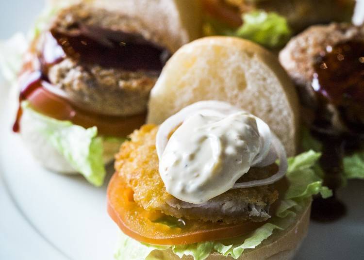 In addition to seafood and noodle dishes, there’s also an extensive menu of Western food, including mini-burgers!
