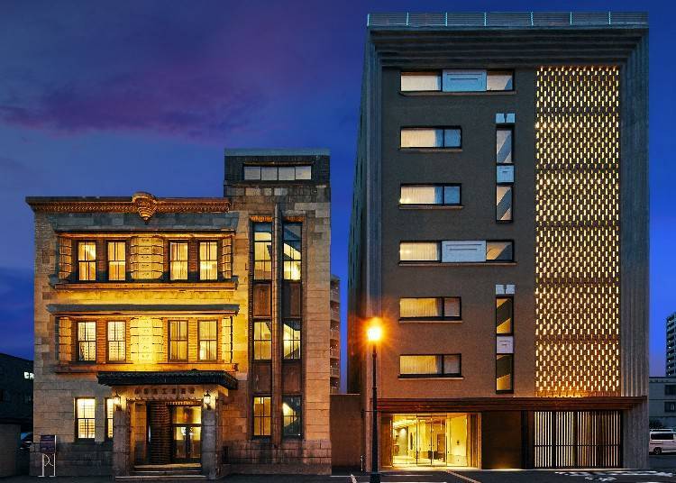▲이 호텔은 두 동으로 구성되어 있으며, 남관(좌측)이 구 오타루 상공회의소 건물이다. 3층에는 레스토랑이 있다.