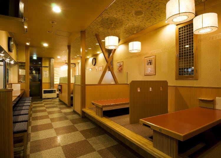 Interior of the Sapporo Kotoni branch, featuring both booth and counter seating. (Photo courtesy of Torisei)