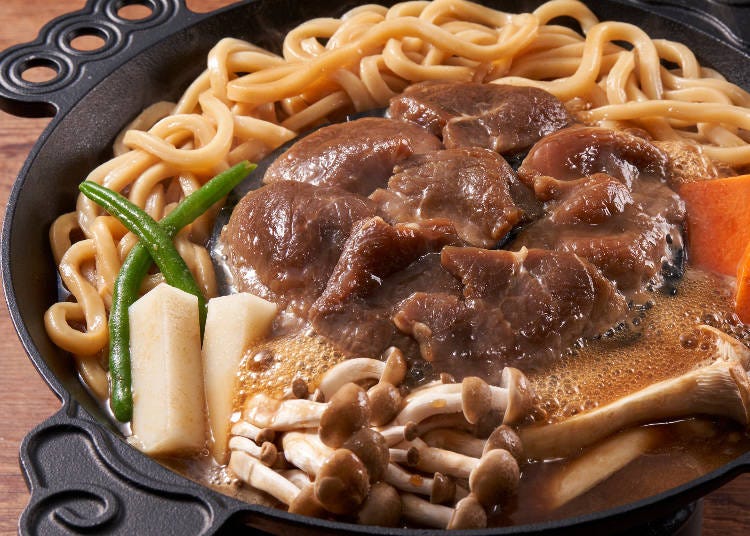 松尾ジンギスカンは専用鍋で肉は焼き、野菜は煮るのが特徴です（写真提供：松尾ジンギスカン）