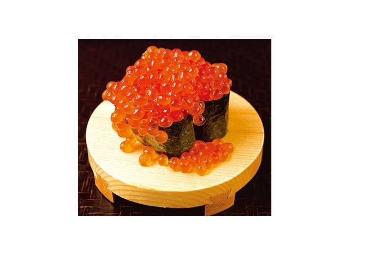 "Kobore Ikura," a specialty of Nagoyakatei, features a mountain of salmon roe piled on top of two gunkan maki rolls. (Photo courtesy of Nagoyakatei)