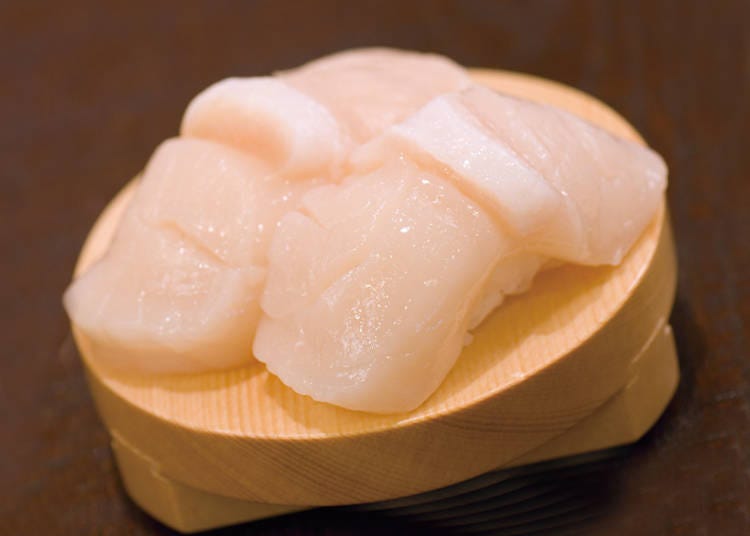 The "Fresh Scallops" come two pieces per plate. (Photo courtesy of Nagoyakatei)
