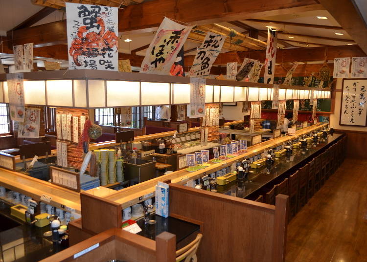 The interior ambiance of the Nemuro location, featuring both counter seats and booths. (Photo courtesy of Nemuro Hanamaru)