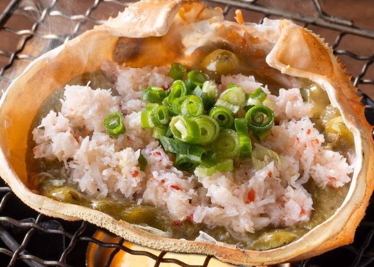 "Kanomiso Kora Yaki" (crab miso baked in its shell) is a must-order dish. (Photo courtesy of Umie)