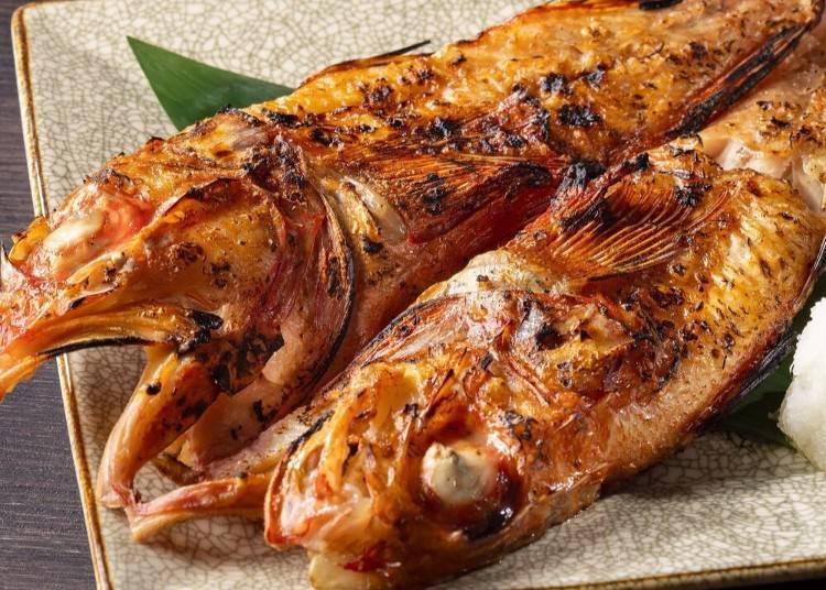 Depending on availability, you might get to enjoy the aburi yaki of the high-end fish "Kin-Ki." (Photo courtesy of Umi e)