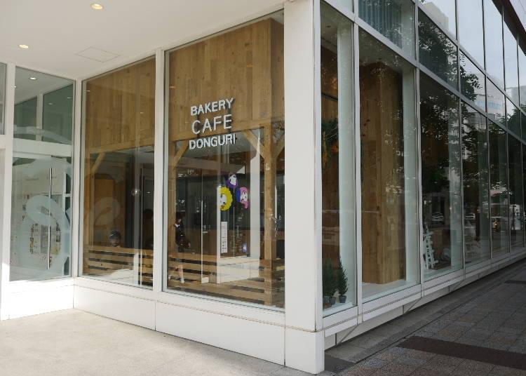 The Odori branch, complete with cafe. Located in downtown Sapporo, it’s also close to the famous attraction, Sapporo TV Tower. (Photo credit: Donguri)