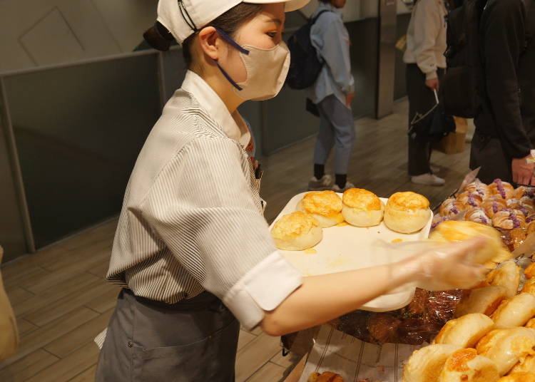 The goods in the shop are always freshly baked! (Photo credit: Donguri)