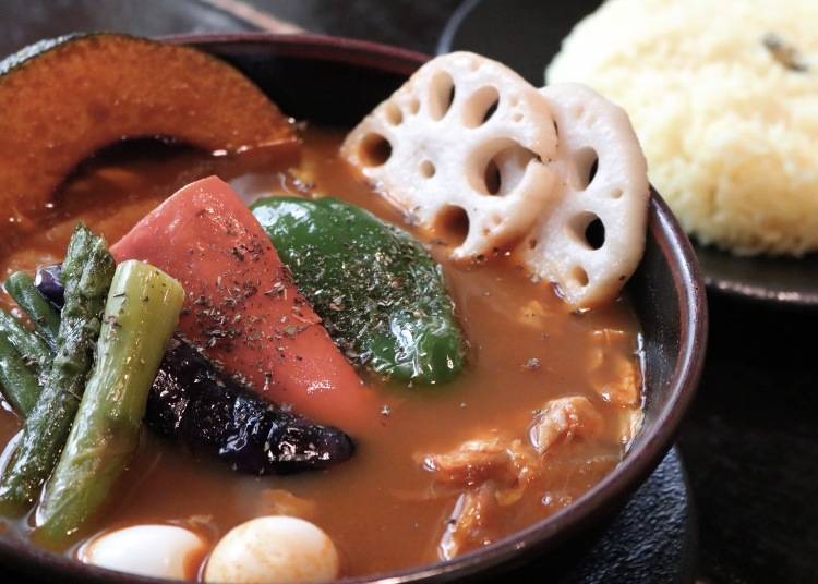 ▲さまざまな香辛料が絡み合ったスープカレー（写真提供：ラマイ）