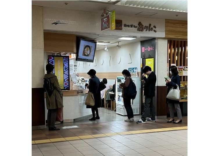 ▲점심 시간 등에는 주문을 기다리는 사람들로 줄이 늘어설 정도로 인기(사진제공:오니기리 아린코)