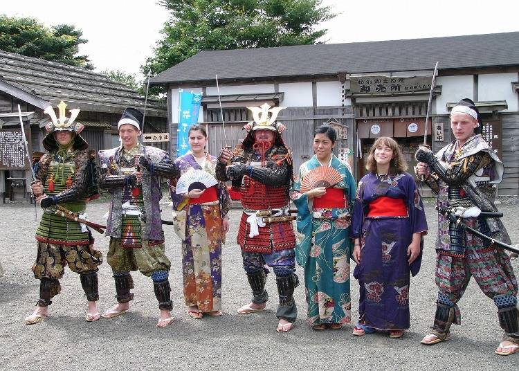 ▲みなさんはどの衣装が好みですか？（写真提供：北海道まつまえ観光物産協会）
