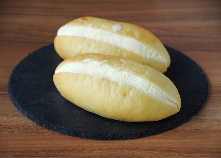 Be sure to try the Misogi Salt Milk made with Hokkaido milk, alongside the "Pakupaku Salt Bread"!