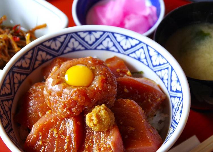 ▲松前産マグロを使ったマグロ漬丼。温泉旅館矢野の併設レストランで味わえます