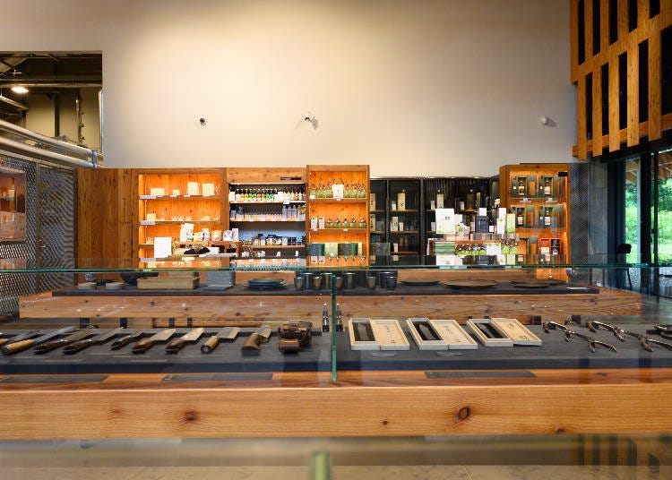 Shop Corner Featuring Ohoro Gin, Rare Sakes, Traditional Crafts, and Snacks!