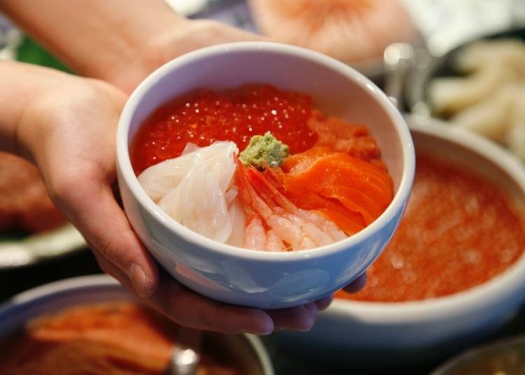 ▲除了鮭魚卵之外還能加入各種類的生魚片製作屬於自己喜愛的海鮮丼