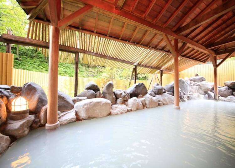 Park Hotel Miyabitei's open-air bath. Image: Rakuten Travel