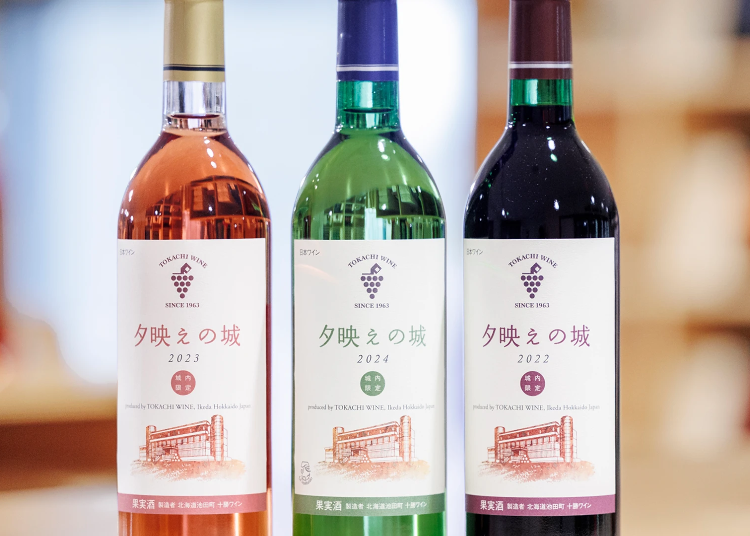 ▲Yubae no Shiro. From left to right: Rosé, White, Red. Available at the restaurant for 950 yen per glass (White), or at the shop for 2,750 yen per bottle.