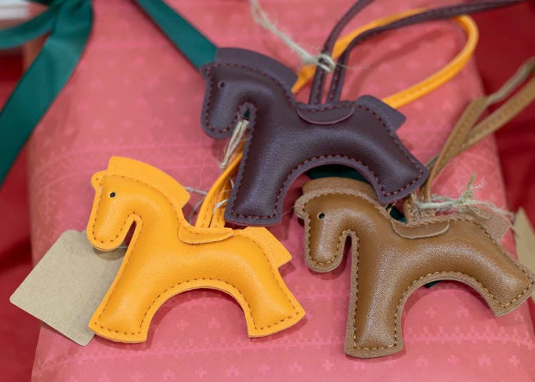 ▲The Bamba Shop sells items like faux- leather charms and draft horse stickers.
