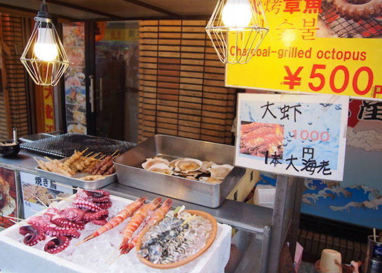 ▲This stall is geared towards Chinese tourists, and really shows Dotonbori's popularity