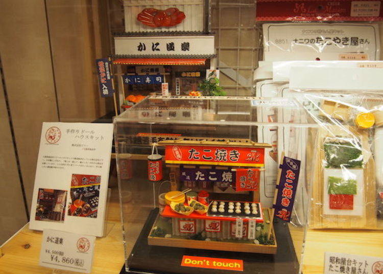 ▲최근 선물로 인기 있는 아이템은 전통 과자와 오사카를 리얼하게 재현한 상품이다.