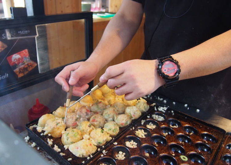 ▲「AKATAKO」厲害的銅製章魚燒烤盤