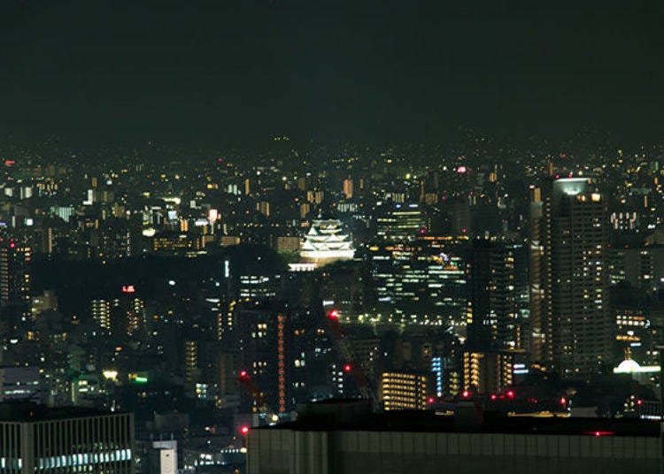 ▲東側。點燈後的大阪城，非常有存在感
