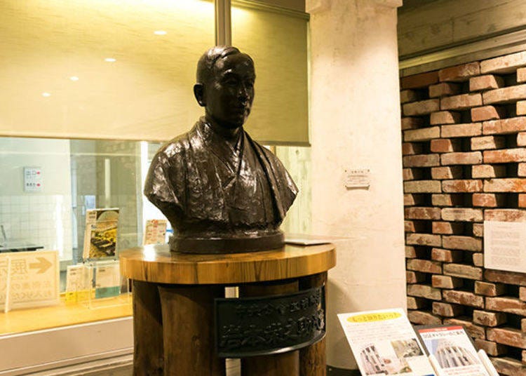 ▲Bust of Einosuke Iwamoto in the exhibition room. The Central Public Hall, Iwamoto’s gift to the people of Osaka, funded out of his own wealth, lives on today.