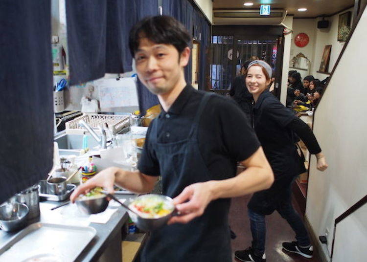 ▲Kazuyoshi Adachi manages the popular restaurant