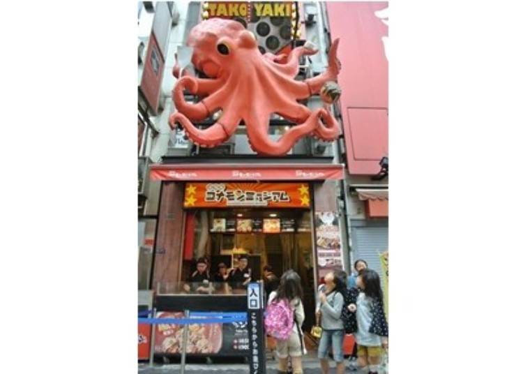 ▲再進入之前,還是不由自主的再抬頭看一次的巨型招牌物