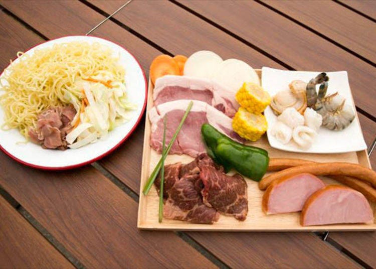 ▲Variety Set (¥2480, tax not included; *photo shows 2 servings). Included shrimp and scallops along with meat.