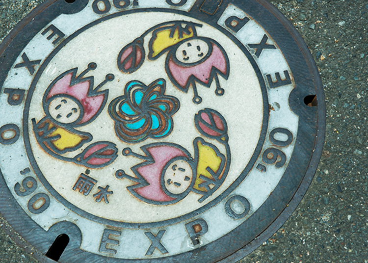 ▲Look out for the manholes designed with Hana-haku's flower mascot, Hanazukin-chan!
