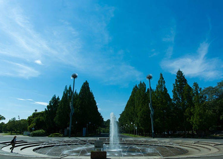 ▲ 하나하쿠 기념공원 츠루미 녹지입구에 있는 중앙 분수