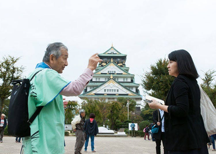 ▲Our guide, Mr. Masayuki Ichiman, on the left.