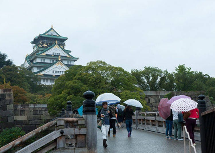 ▲The Castle Tower as seen from Gokuraku Bridge