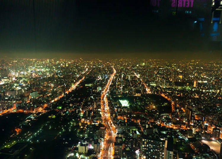 ▲View of the north side. The path of light in the center is the main road Tanimachisuji