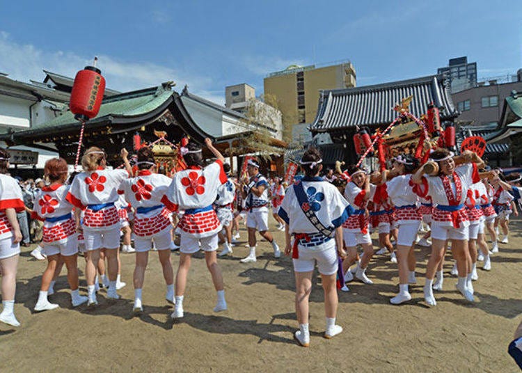 ▲ Around 80 women are selected to take part by audition (Photo courtesy of Osaka Tenmangu Shrine)