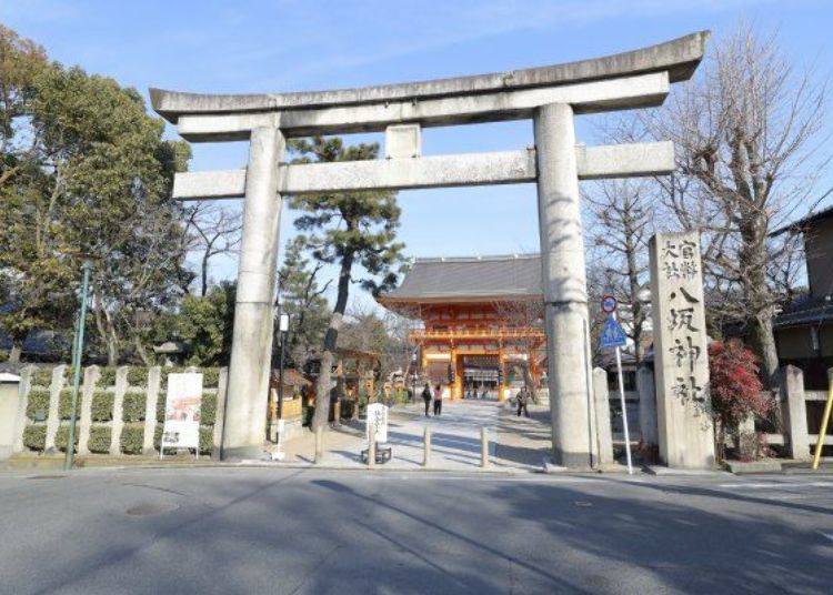 ▲Minami-Romon and Ishi-Torii (stone gate) on the south side of the Main Shrine. The main gate is actually not Minami-Romon, but here.