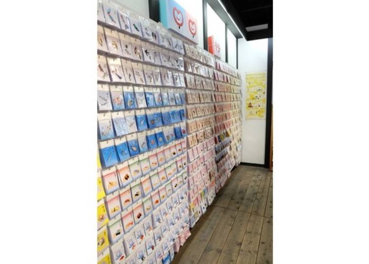 ▲The left side of the store is covered with wappen (starting from 324 yen for one). With so many wappen, time flies by while looking at all of them