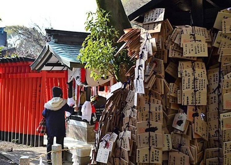 ▲Hundreds of prayers are made to the Wishing Cow