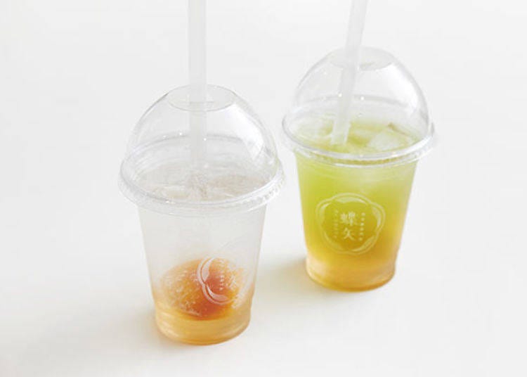 ▲Most popular ume syrup with soda (left) and amazingly good green tea with ume syrup (right) *500 yen without tax each