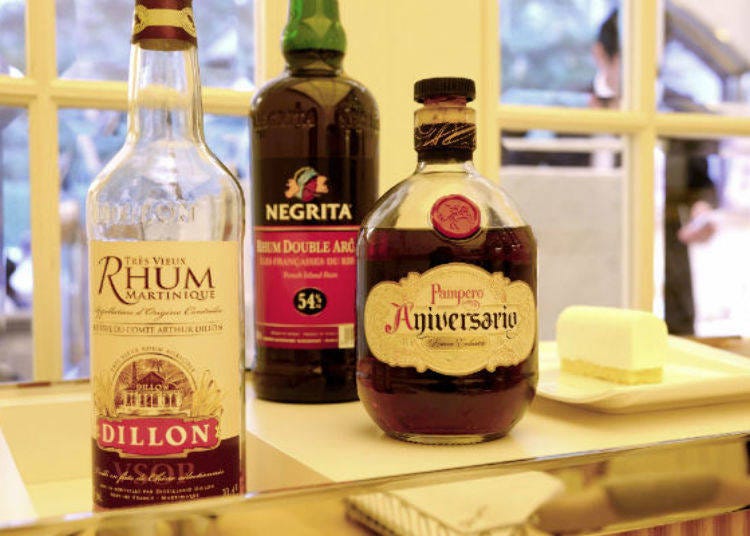 ▲左「Dillon Rhum V.S.O.P」中「NEGRITA DOUBLE AROME Rum」右「Pampero Aniversario Rum」。點餐時可以從中選擇自己喜歡的口味，另外也有無酒精成分的醬料酒可以選。