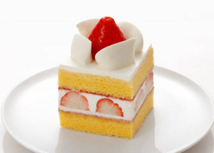 ▲紮實的三層海綿蛋糕與草莓鮮奶油內餡看起來就像畫作般可愛迷人