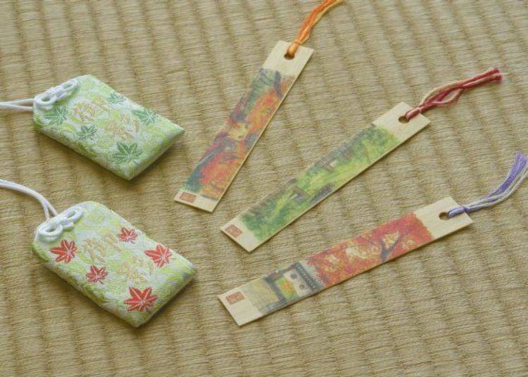 ▲Omamori (charms) (500 yen each) offered at Mieido, and bookmarks made from Rakusei bamboo (300 yen each)
