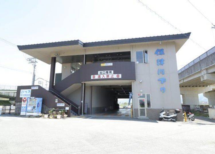 ▲The boarding area located near Hozugawa equipped with 100 free parking spaces