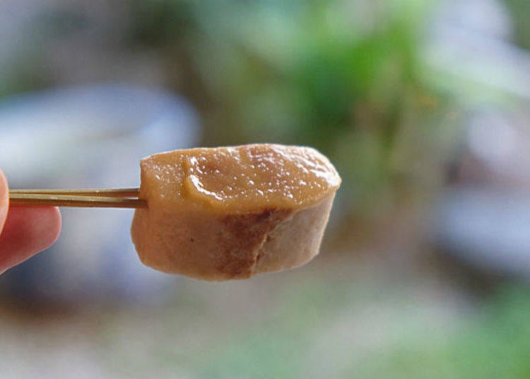 ▲京都風味滿點的白味噌田樂。味噌的甘甜與生麩的完美組合