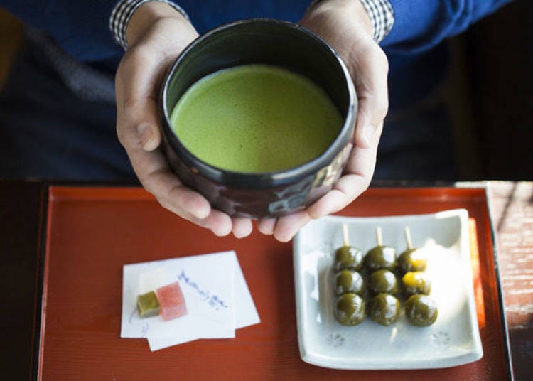 ▲With the Premium Tea and Sweets set (840 yen tax included) you can enjoy the premium Taiko-tsutsumi matcha harvested from the Uji River by Taiko-san. The cha-dango perfected through the years is simple but delicious.