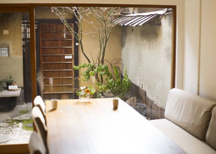 ▲Located in a renovated home, the shop has a small courtyard, which provides sunlight to create a relaxing atmosphere