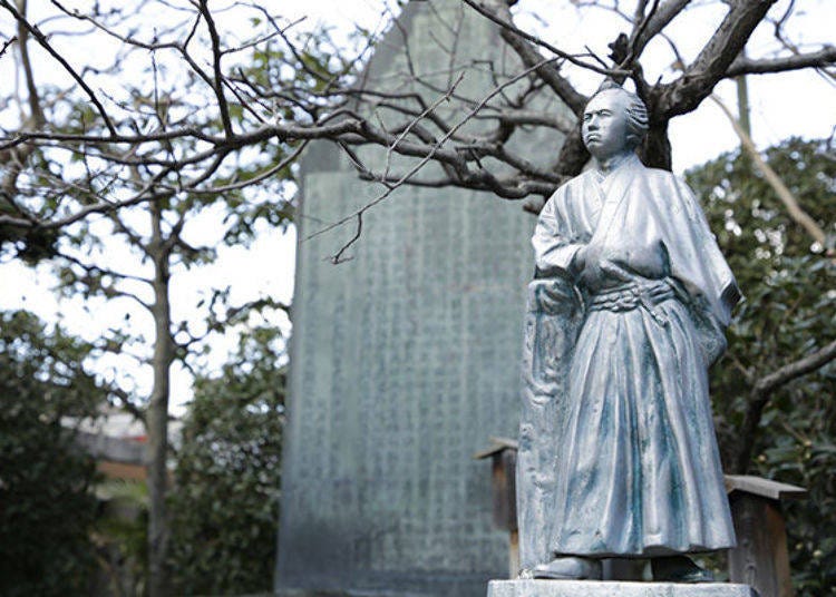 ▲A statue of Sakamoto Ryoma in the garden