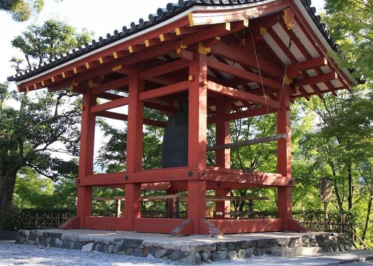 ▲One of the three outstanding temple bells of Japan. The current bell is the second casting and the original, a designated national treasure, is on display at Byodoin Temple Museum Hoshokan
