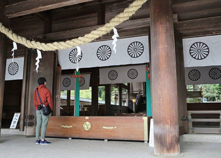 ▲First I visit the worship hall. It has a majestic atmosphere.